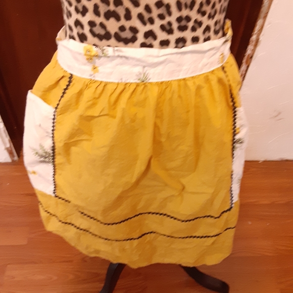 Cottagecore Prairie Mustard Yellow Half Apron - Picture 3 of 8